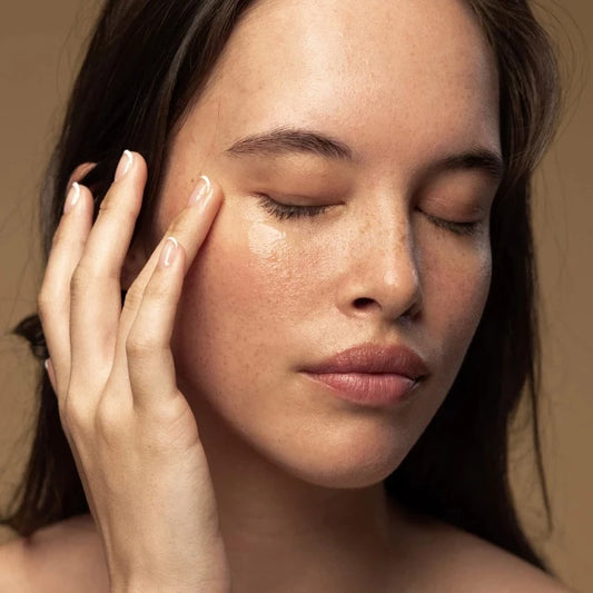 Antipodes Anoint H2O De-Puffing Eye Gel - 30ml 1st Stop, Marshall's Health Shop! A hydrating eye gel with caffeine to improve the appearance of puffy eyes, eye bags, and dry skin around eyes. Coffee and red algae join cucumber and antioxidant-rich New Zealand superfruits to target puffiness. Plant hyaluronic acid and manuka honey provide soothing hydration, while bamboo soothes and protects.