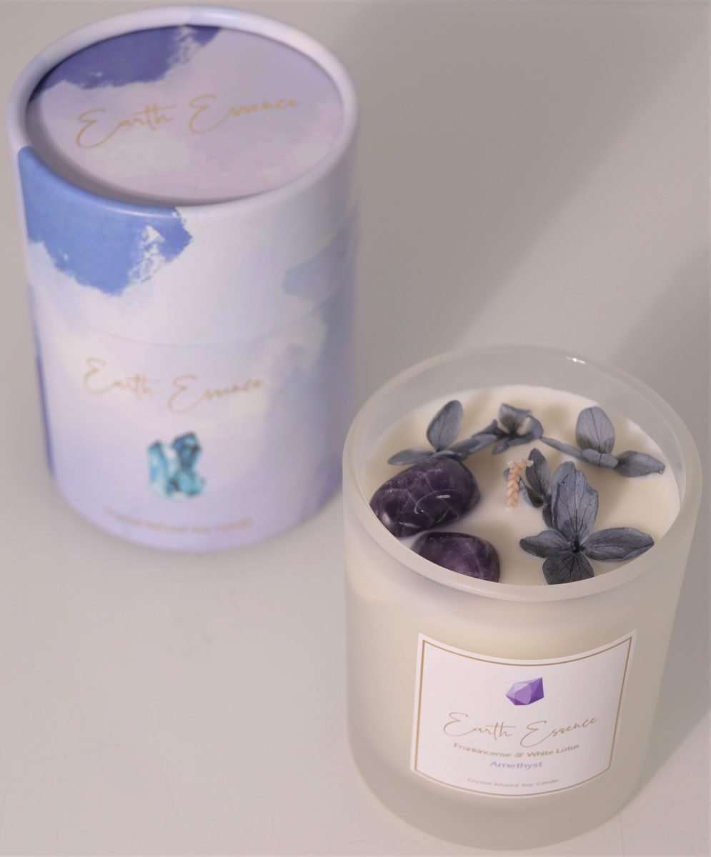 Crystal Soy Wax Candle Hydrangea, Amethyst, Frankincense and White Lotus  Comes with Hydrangea, Amethyst, Frankincense and White Lotus Natural Soy Wax.  40 hours burn time. 8×9.3cm with 200g wax.  SKU: CA10