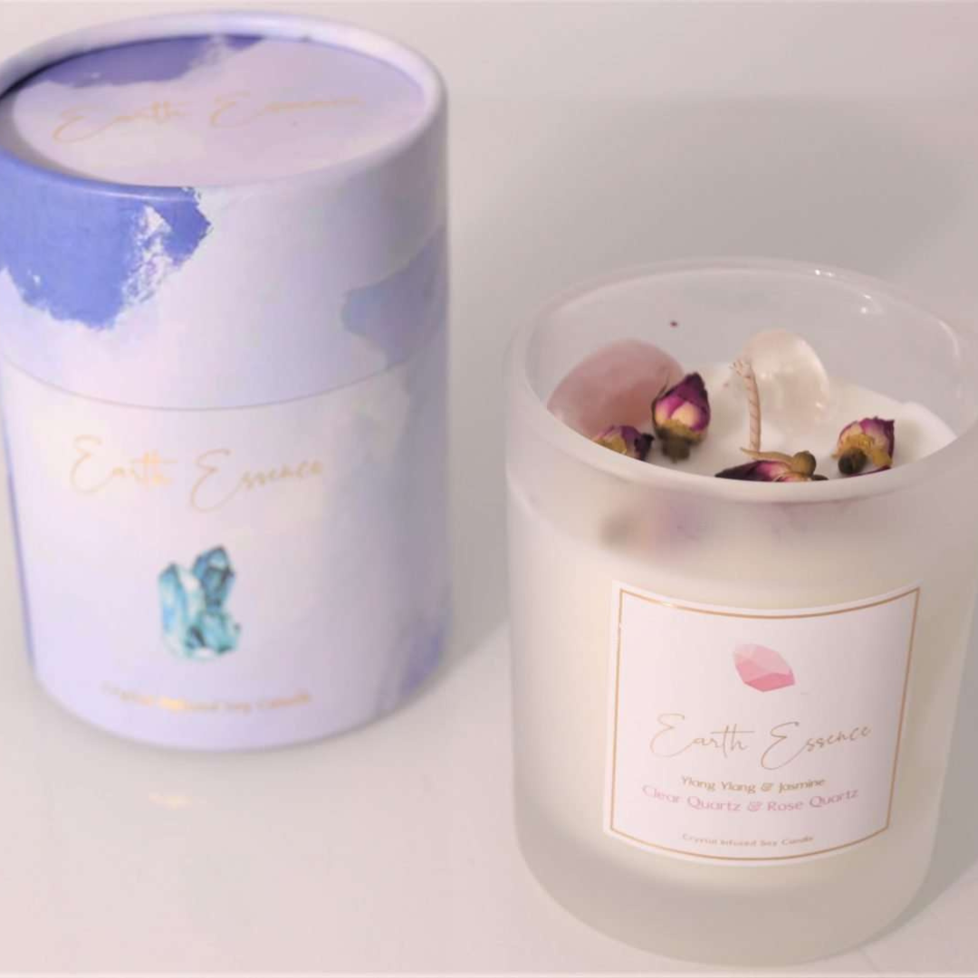 Crystal Soy Wax Candle Rose Quartz, Clear Quartz, Ylang Ylang and Jasmine Comes with Rose Quartz, Clear Quartz, Ylang Ylang and Jasmine Natural Soy Wax. 40 hours burn time. 8×9.3cm with 200g wax. SKU: CA11
