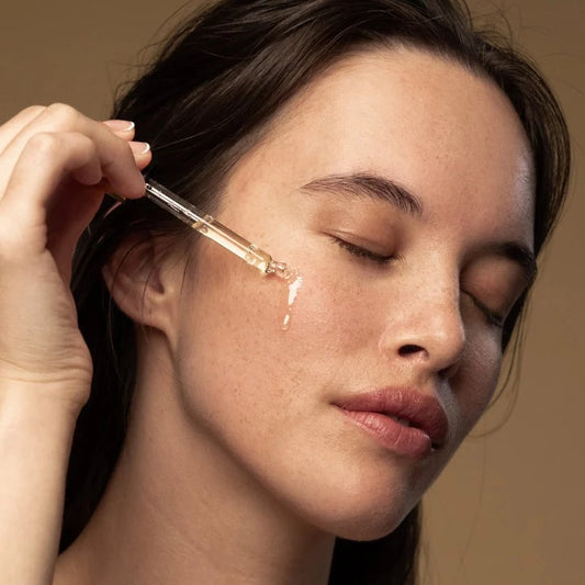 Antipodes Eve Bio-Retinol Line Reduction Serum 30ml 1st Stop, Marshall's Health Shop! Awaken to smoother, more youthful-looking skin with this nightly serum powered by a double dose of anti-ageing: cacay oil, a natural bio-retinol, and bakuchiol, a prized retinol alternative. The ultra-clean, 100% natural-origin formula boosts collagen to soften fine lines and wrinkles, and improve skin radiance.