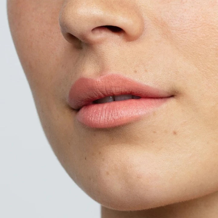 Antipodes Golden Bay Nectar Moisture-Boost Natural Lipstick 4g 1st Stop, Marshall's Health Shop! This nourishing Moisture-Boost Natural Lipstick is formulated with ingredients that are not only safe and natural, but so healthy you could almost eat them! Pure plant oils of avocado, evening primrose, and jojoba seed mean our lipsticks condition as they colour.