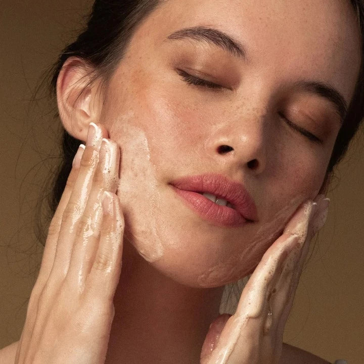 Antipodes Juliet Daily Balancing Gel Cleanser 200ml 1st Stop, Marshall's Health Shop! This face wash gently cleanses while reducing excess oiliness. Manuka honey’s antibacterial and anti-inflammatory properties promote clear skin, whilst kiwi fruit and hibiscus bloom help to gently clear pores.