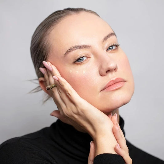 Antipodes Manuka Honey Skin-Brightening Eye Cream 30ml 1st Stop, Marshall's Health Shop! This rejuvenating eye cream blends pure New Zealand manuka honey with Persian silk flower and the revolutionary antioxidant Vinanza® Grape & Kiwi to fight the signs of premature ageing and improve the appearance of dark circles.