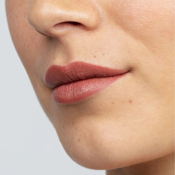 Antipodes Queenstown Hot Chocolate Moisture-Boost Natural Lipstick 4g 1st Stop, Marshall's Health Shop! This nourishing Moisture-Boost Natural Lipstick is formulated with ingredients that are not only safe and natural, but so healthy you could almost eat them! Pure plant oils of avocado, evening primrose, and jojoba seed mean our lipsticks condition as they colour.