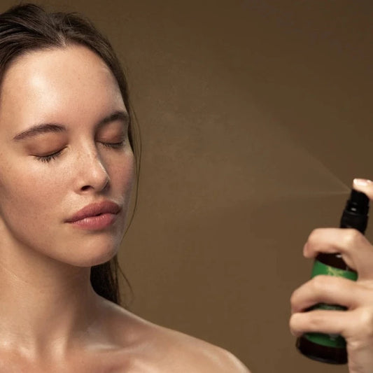 Antipodes Resurrect Clarifying Facial Toner 100ml 1st Stop, Marshall's Health Shop! This active, clarifying toner features sage and witch hazel to help improve the appearance of open pores and blemishes, whilst providing balance to your skin’s surface. Soothing blue chamomile and lavender calm the skin.