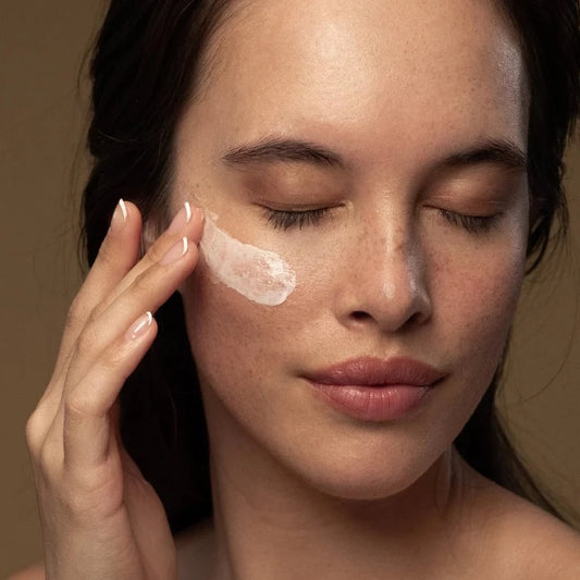 Antipodes Vanilla Pod Hydrating Day Cream 60ml 1st Stop, Marshall's Health Shop! Light on skin yet rich in hydration. Pure manuka honey and rosehip oil unite to soften, smooth, and moisturise dry complexions. Revolutionary antioxidant Vinanza® Grape, from sauvignon blanc grape seeds sustainably cultivated on New Zealand vineyards, keeps your skin healthy and energized.