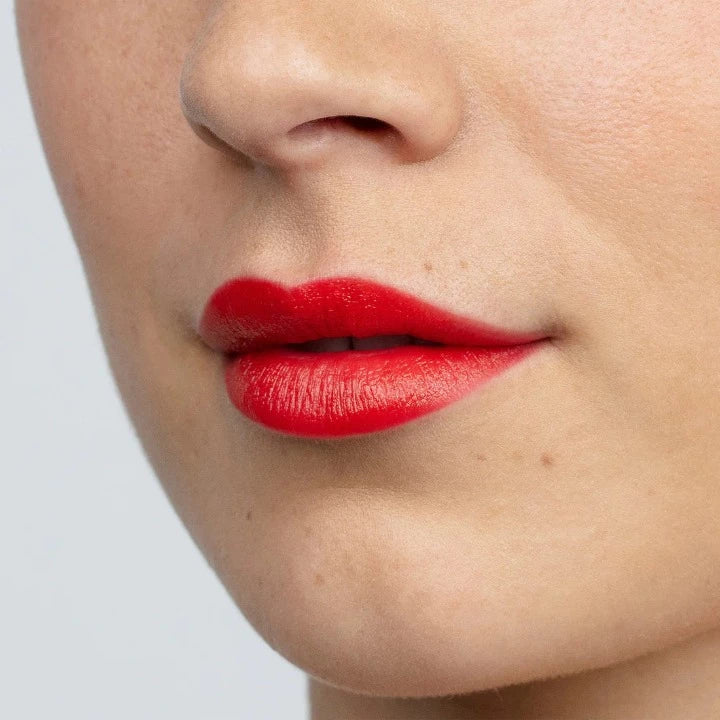 Antipodes West Coast Sunset Moisture-Boost Natural Lipstick 4g 1st Stop, Marshall's Health Shop! This nourishing Moisture-Boost Natural Lipstick is formulated with ingredients that are not only safe and natural, but so healthy you could almost eat them! Pure plant oils of avocado, evening primrose, and jojoba seed mean our lipsticks condition as they colour.