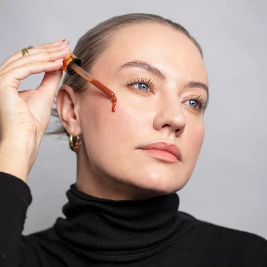 Antipodes Worship Skin Defence Antioxidant Serum 30ml 1st Stop, Marshall's Health Shop! Safeguard your skin with a daily dose of antioxidant-rich compounds to help combat everyday pollutants. The supreme organic skin booster features New Zealand-grown superfruits, including boysenberries, blackcurrants, kiwifruit, and Vinanza® Grape, to fortify your skin.