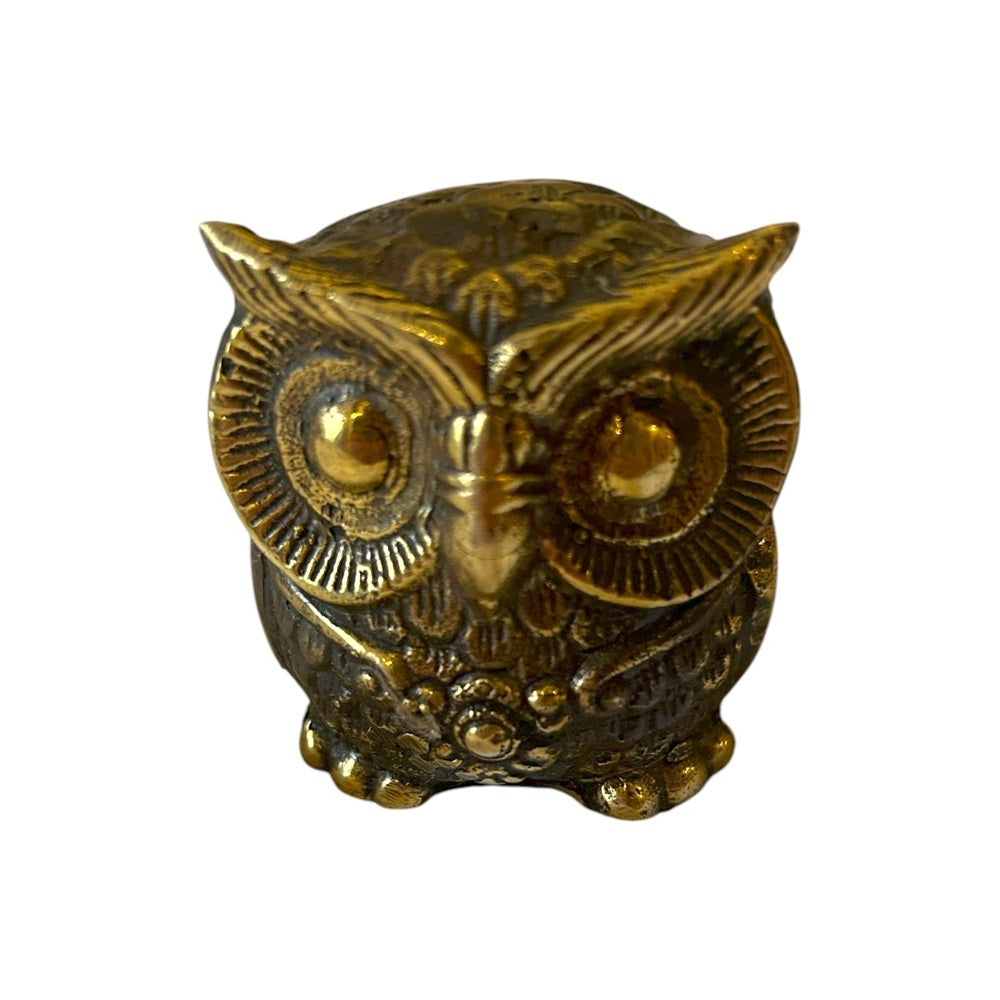 Owl Brown Brass
H:5 x W:5 x D:5.5 cm - Handcrafted from Brass. Symbolising wisdom and protection, this solid brass owl is a beautifully detailed piece perfect for any shelf, desk, or mantel. With its intricate carvings and golden finish, it adds a sense of charm and character to any space.
SKU: BIOWL