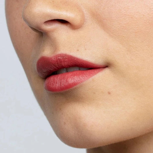 Antipodes Boom Rock Bronze Moisture-Boost Natural Lipstick 4g 1st Stop, Marshall's Health Shop! This nourishing Moisture-Boost Natural Lipstick is formulated with ingredients that are not only safe and natural, but so healthy you could almost eat them! Pure plant oils of avocado, evening primrose, and jojoba seed mean our lipsticks condition as they colour.