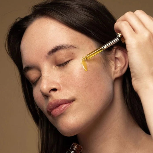 Antipodes Divine Face Oil Rosehip & Avocado Oil 30ml 1st Stop, Marshall's Health Shop! An ultra-nourishing blend of organic avocado, rosehip, and macadamia oils to intensively replenish tired skin, reduce the appearance of lines and scars, and restore a fresh and glowing visage.