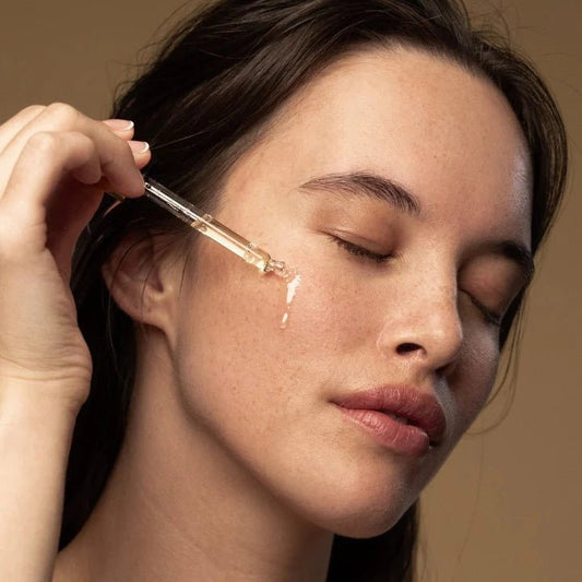 Antipodes Eve Bio-Retinol Line Reduction Serum 30ml 1st Stop, Marshall's Health Shop! Awaken to smoother, more youthful-looking skin with this nightly serum powered by a double dose of anti-ageing: cacay oil, a natural bio-retinol, and bakuchiol, a prized retinol alternative. The ultra-clean, 100% natural-origin formula boosts collagen to soften fine lines and wrinkles, and improve skin radiance.