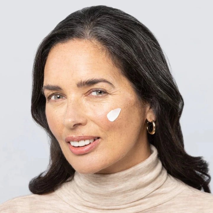 Antipodes Lime Caviar Collagen-Rich Firming Cream 60ml 1st Stop, Marshall's Health Shop! Timeless beauty starts with 100% natural-origin ingredients primed to plump, with impressive collagen-boosting benefits, backed by science. Lime caviar extract is rich in AHAs to promote a fresh, radiant skin tone. Wrinkle-smoothing peptide Sepilift™ DPHP unites with avocado oil to smooths the appearance of wrinkles, for firmer, younger-looking skin.