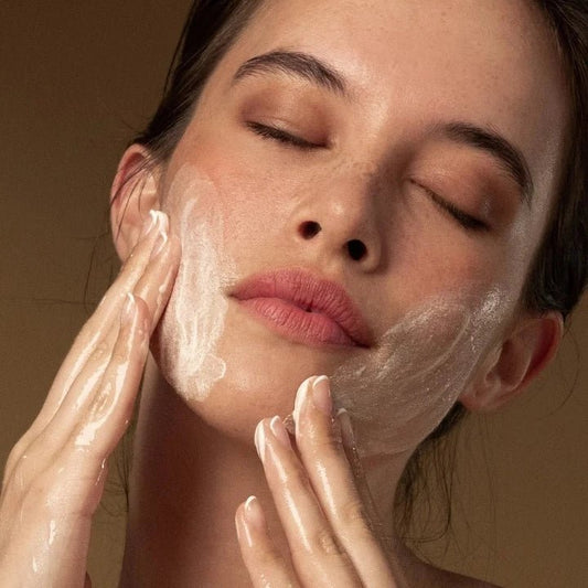 Antipodes Reincarnation Pure Facial Polish & Exfoliator 75ml 1st Stop, Marshall's Health Shop! Jojoba beads gently lift lifeless skin, while avocado oil and marigold bloom oil soothe and repair, and carrot seed extract helps to clear and revitalize your skin’s surface. The result: a fresh complexion that feels reborn.