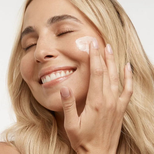 MooGoo Hydrating Renewal Face Cream 75g 1st Stop, Marshall's Health Shop! Tired of tired-looking skin? While nothing beats drinking lots of water and good ol’ fashioned R&R (we don’t get nearly enough of those), this cream of the crop comes pretty darn close. Dry skin is one of the main causes for the signs of ageing to show up before their time – although showing up never would be great – and can make us look a lot older than we’re feeling.