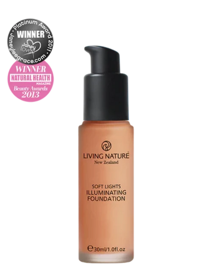 Living Nature’s certified natural Illuminating Foundation in Evening Glow is a darker foundation shade, offering a radiant, dewy finish with a gentle pearlescent shimmer. Perfect for evening wear, it brings a soft radiance to your complexion while minimising the appearance of fine lines. 