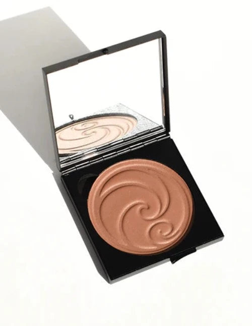 Living Nature's certified natural Summer Bronze Pressed Powder delivers a radiant, sun-kissed complexion.  Fragrance-free and suitable for all skin types, including sensitive skin. 13g