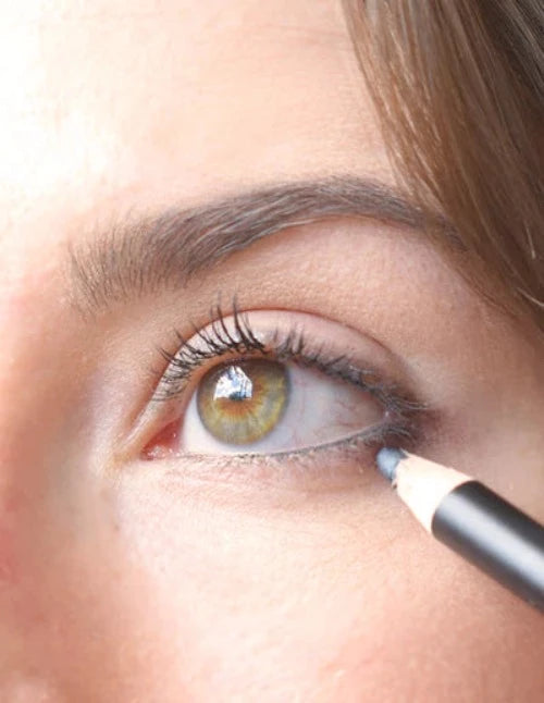 Living Nature's certified natural Eye Pencil in Storm is a moody storm grey shade, rich in natural pigments and gentle on skin for smooth, long-lasting application with a creamy consistency. Inspired by Mother Nature's moods, Storm Eye Pencil complements brown and green eyes.