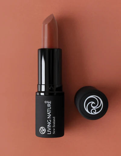 LIVING NATURE LIPSTICK - SANDSTONE Be cool and collected in Living Nature’s certified natural Sandstone lipstick, a soft taupe with cool undertones and a hint of rose. Formulated with the highest quality, all natural ingredients, Sandstone hydrates and rejuvenates lips while providing long-lasting luscious colour.