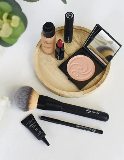 Living Nature's Kabuki Brush is a highly versatile accessory designed to apply makeup easily and effortlessly to the face and body. The full sized plush shape gives a natural even coverage and offers ease of blending for various skin types. 