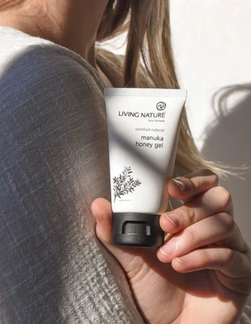 Living Nature’s certified natural Mānuka Honey Gel is an effective, soothing gel for blemish-prone skin and trouble spots. • Helps protect, cleanse and soothe the skin • Suitable for blemish-prone skin and trouble spots including scratches, insect bites, cold sores, eczema, rosacea and psoriasis • 50ml size perfect for the entire family • Certified natural • Made in New Zealand