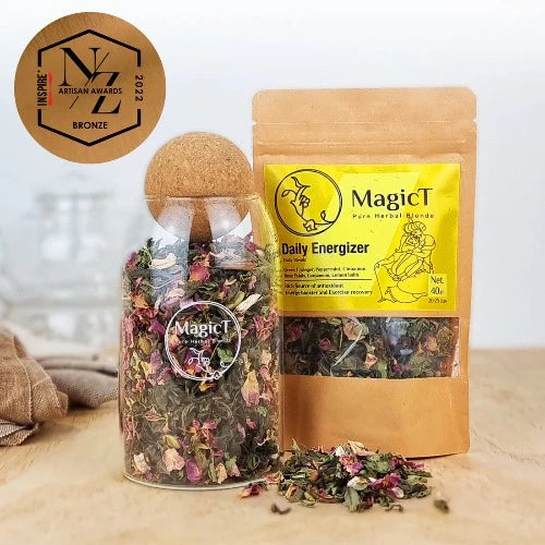 MagicT - Daily Energiser 50g Glass Jar The Winner of the NZ Artisan Awards Bronze Medal. A tea to wake you and revive you. Open the pack and enjoy its subtle beauty and aroma. But the surprise is when you find out how we make it. It takes almost one hour to make only 500 grams of this beautiful blend.