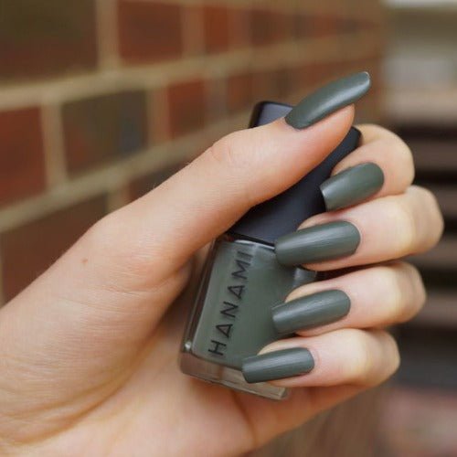 Created by naturopath Hannah Jones in 2016, after 10 years in the natural & organic industry, Hanami is here to help you look good, feel good and do good all at the same time. No more compromising your ethics for your style!