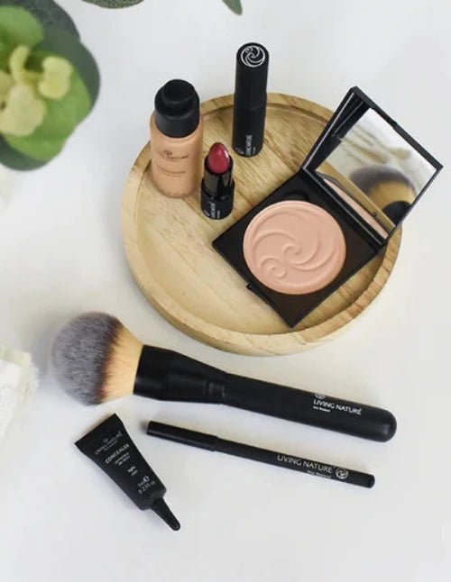 Living Nature's Kabuki Brush is a highly versatile accessory designed to apply makeup easily and effortlessly to the face and body. The full sized plush shape gives a natural even coverage and offers ease of blending for various skin types.