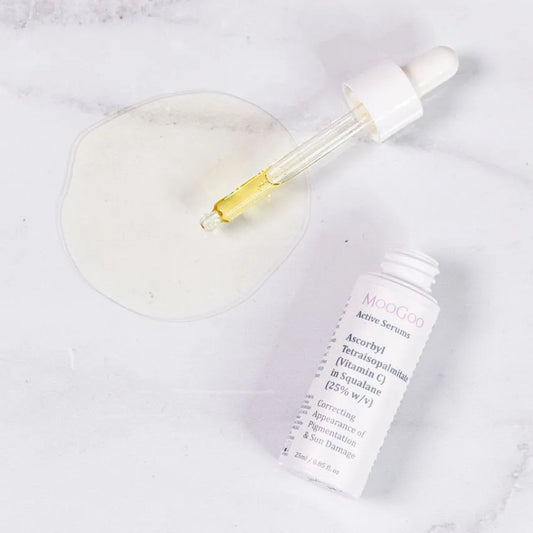 MooGoo Active Serums Vitamin C 25ml Ascorbyl Tetraisopalmitate (Vitamin C) in Squalane (25% w/v) 25ml We made this serum by dissolving an oil-soluble form of Vitamin C called Ascorbyl Tetraisopalmitate or VCIP, through a base of hydrating antioxidant oils that mimic the skin's own sebum. This means that it’s easily absorbed into the skin, getting the goods right where you want them.