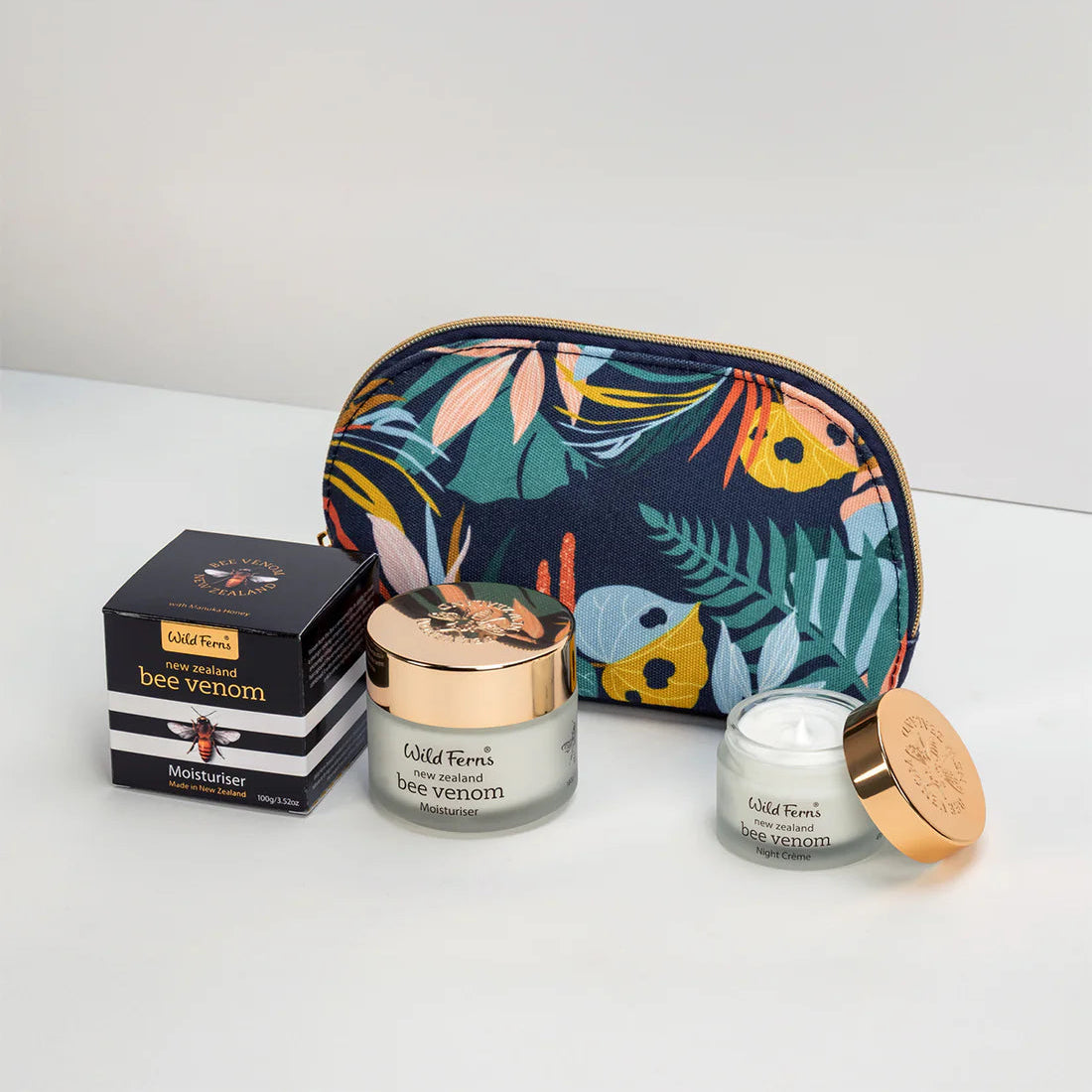 Wild Ferns Bee Venom Cosmetic Gift Bag Set

Made in New Zealand

1st Stop, Marshall's Health Shop, Gift Shop!

SKU: WFCBBV