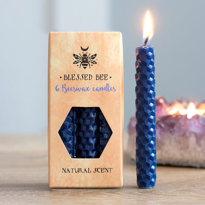 Pack of 6 Blue Beeswax Spell Candles&nbsp;
H:10 x D:1 cm - A box of 6 blue Blessed Bee beeswax candles useful for spell work involving protection and wisdom. Light, natural scent. Approximate burn time of 1 hour. 100% linen wick. Non-toxic. Do not ingest.

SKU: SDBW48438
