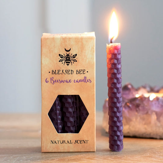 Pack of 6 Purple Beeswax Spell Candles&nbsp;
H:10 x D:1 cm - A box of 6 purple Blessed Bee beeswax candles useful for spell work involving prosperity and overcoming obstacles. Light, natural scent. Approximate burn time of 1 hour. 100% linen wick. Non-toxic. Do not ingest.

SKU: SDBW48138
