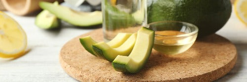 OMEGANZ Avocado Oil 250ml Avocado Oil is a premium, Extra Virgin oil, Cold Pressed from the flesh of the ripe Avocado (Persea americana) to retain the characteristic pure avocado oil flavour. Avocado oil contains Omega 9 Fatty Acids and offers a low proportion of saturated fatty acids of the total fat content and contains the vitamin and antioxidant – Vitamin E.