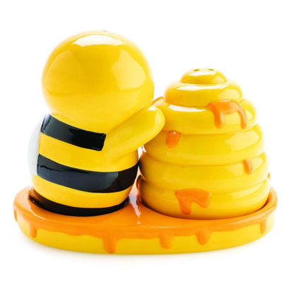 Flavour Mates JoyBee Salt &amp; Pepper Set
Un-bee-lievably cute salt and pepper set shaped like a bee and beehive
Easily distinguish between salt and pepper with different designs
Includes a complimenting tray featuring delicious golden honey drips to display your shakers
Hand wash only – not dishwasher safe
13.5(L) x 8.8(W) x 9.8(H) cm
Colour box

1st Stop, Marshall's Health Shop, Gift Shop!

SKU: TJ-SP/BH
