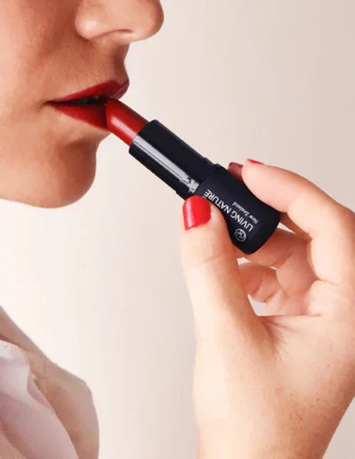 LIVING NATURE LIPSTICK - GLAMOROUS Be effortlessly chic in Living Nature’s Glamorous lipstick, a classic rich red shade with blue undertones. With its alluring colour and silky satin finish Glamorous Lipstick offers long-lasting lip nourishment with intense colour pay off from the very first stroke. Perfect for day and night wear, this universally flattering shade brightens and compliments your complexion while instantly creating a polished look.