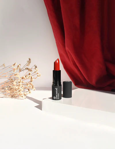 LIVING NATURE LIPSTICK - GLAMOROUS Be effortlessly chic in Living Nature’s Glamorous lipstick, a classic rich red shade with blue undertones. With its alluring colour and silky satin finish Glamorous Lipstick offers long-lasting lip nourishment with intense colour pay off from the very first stroke. Perfect for day and night wear, this universally flattering shade brightens and compliments your complexion while instantly creating a polished look.