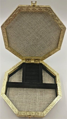 Hexagon Box Butterfly

Beautiful hand-made Silver Boxes from Rajasthan&nbsp;

1st Stop, Marshall's Health Shop, Gift Shop!

SKU: KR3