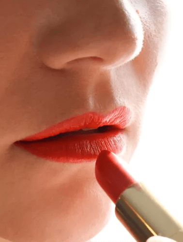Living Nature's Electric Coral lipstick is a dazzling addition to their award winning lipstick range. A vibrant orange-red, Electric Coral applies like velvet and provides a subtle pearlescent shimmer. This premium quality natural lipstick has a creamy formulation with long lasting bold colour that flatters every skin tone and brightens all occasions.