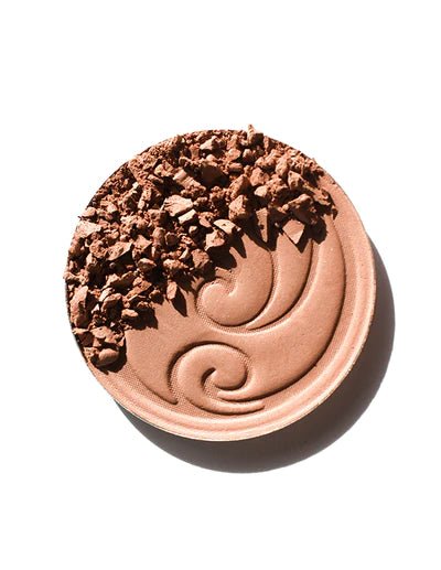 LIVING NATURE LUMINOUS PRESSED POWDER - DEEP Natural minerals combine to make this powder reflective and refractive, adding a soft luminous glow to your complexion. Use as the finishing touch after foundation or tinted moisturiser, or alone for soft natural colour.