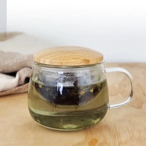 MagicT - Infuser Mug (Bamboo Lid) 300ml This infuser mug with a Bamboo wooden lid looks elegant, unique and handy. It is ideal to see the colour of your herbal tea. The mug is made of high borosilicate glass and the wooden lid allows to keep the heat and aroma of the tea inside the cup.