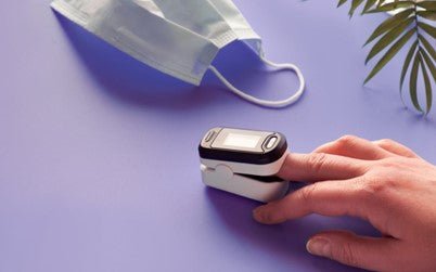 Pulse Oximeter (Fingertip) What is a Pulse Oximeter?  A pulse oximeter helps people monitor oxygen by using light beams to estimate blood oxygen saturation and pulse rate (similar to heart rate). Oxygen saturation gives you information about how much oxygen is in your blood cells. Pulse oximeters can also measure tissue perfusion, which is the amount of blood that flows through your circulatory system.